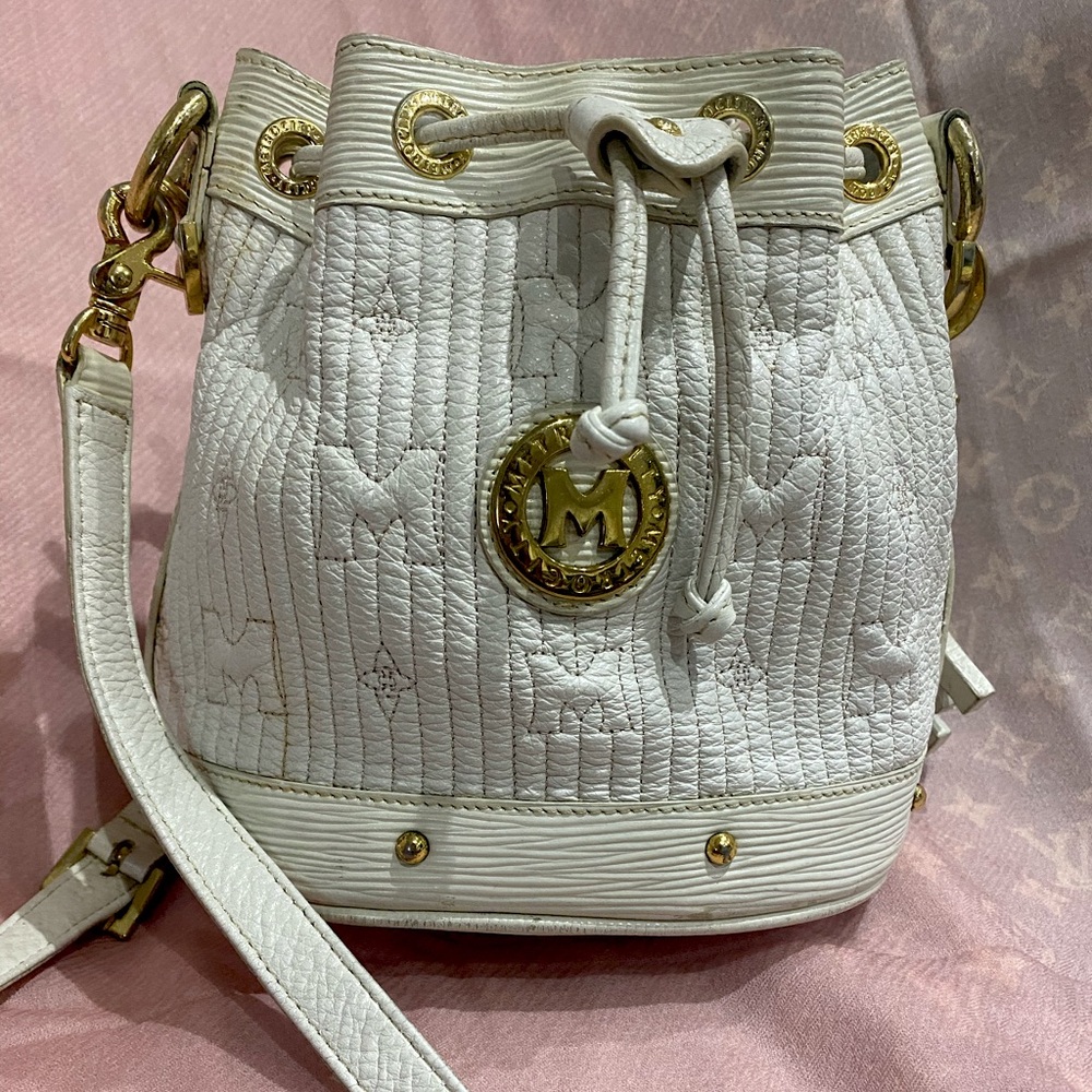 Metrocity White leather bucket bag